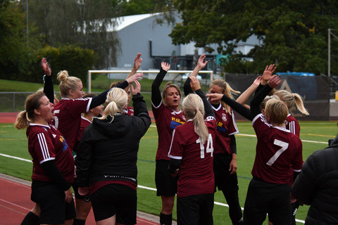 Ja vad säger man om den här utvecklingen? Boo FK dam har första träningen i början på feb 2020, några fotbollsugna damer snörar på sig fotbollsskorna och kör sina första pass. Träning 1 pass/vecka och senare i seriespel 1 match/vecka. Dock blev allt seriespel inställt hela våren pga rådande pandemi. Vi kör vidare med träningarna, lär känna varandra och nöter övningar. Efter sommaruppehåll sätter äntligen seriespelet igång. 
Spelnerverna kommer fram, dessvärre även en del skador. Det har gått åt en del kylpåsar under den här säsongen ?
När sista matchen i serien är spelad så är det klart att vi blir tvåa i serien! Vem hade trott det när vi klev in på första träningen i våras?