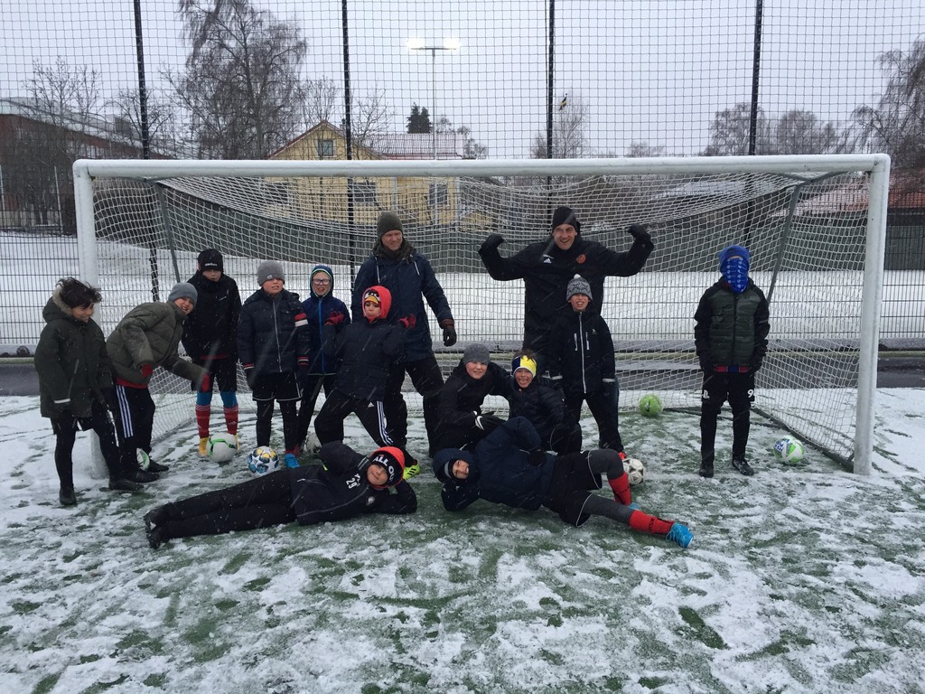 Vertikalt snöblandat regn stoppade inte p12-Vit 2022-04-07!