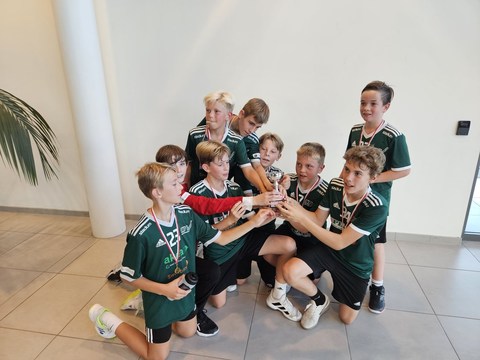 Vårt ena lag i Halmstad Handbolls Cup lyckades ta sig hela vägen till final i P12, vilken de vann mot Lödde Vikings. Aug-2024