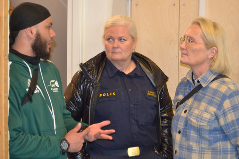 En dedikerad ungdomsledare, en kommunpolis och en professor i barn- och ungdomspsykiatri. Moses Alnuman, Maria Zander och Eva Serlachius har mycket att diskutera.