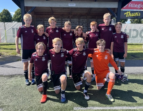 Sista cupen innan omstarten av Sanktan avklarad. Efter klar gruppsegrare blev det tyvärr uttåg i semifinalen. Det avgörande målet kom 10 sekunder innan slutsignalen vid ställningen 1-1. Otroligt surt! Men i vanlig ordning tar laget sig samman och vinner matchen om tredjepris. Ett mycket väl godkänt resultat etfer att spelat hela finaldagen med bara en avbytare. Nu ser vi fram emot omstarten på St:Eriks Cupen.