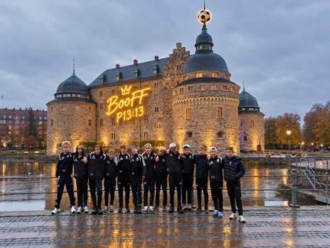Lördagsmorgon i Örebro. Klockan 13:00 match mot Örebro Syrianska, 11-manna.