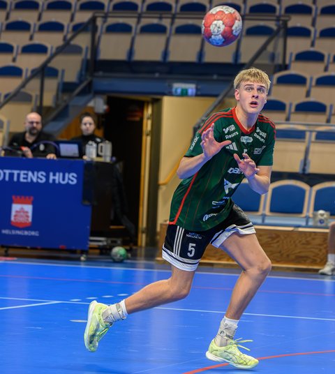 Är du 18 år, nästan två meter lång, välbyggd och vänsterhänt. Okej, då finns grundförutsättningarna.